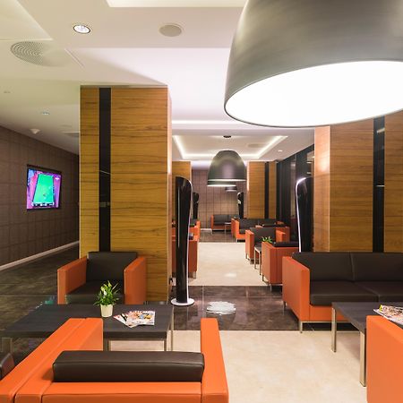 Q Hotel Plus Krakow Bagian luar foto