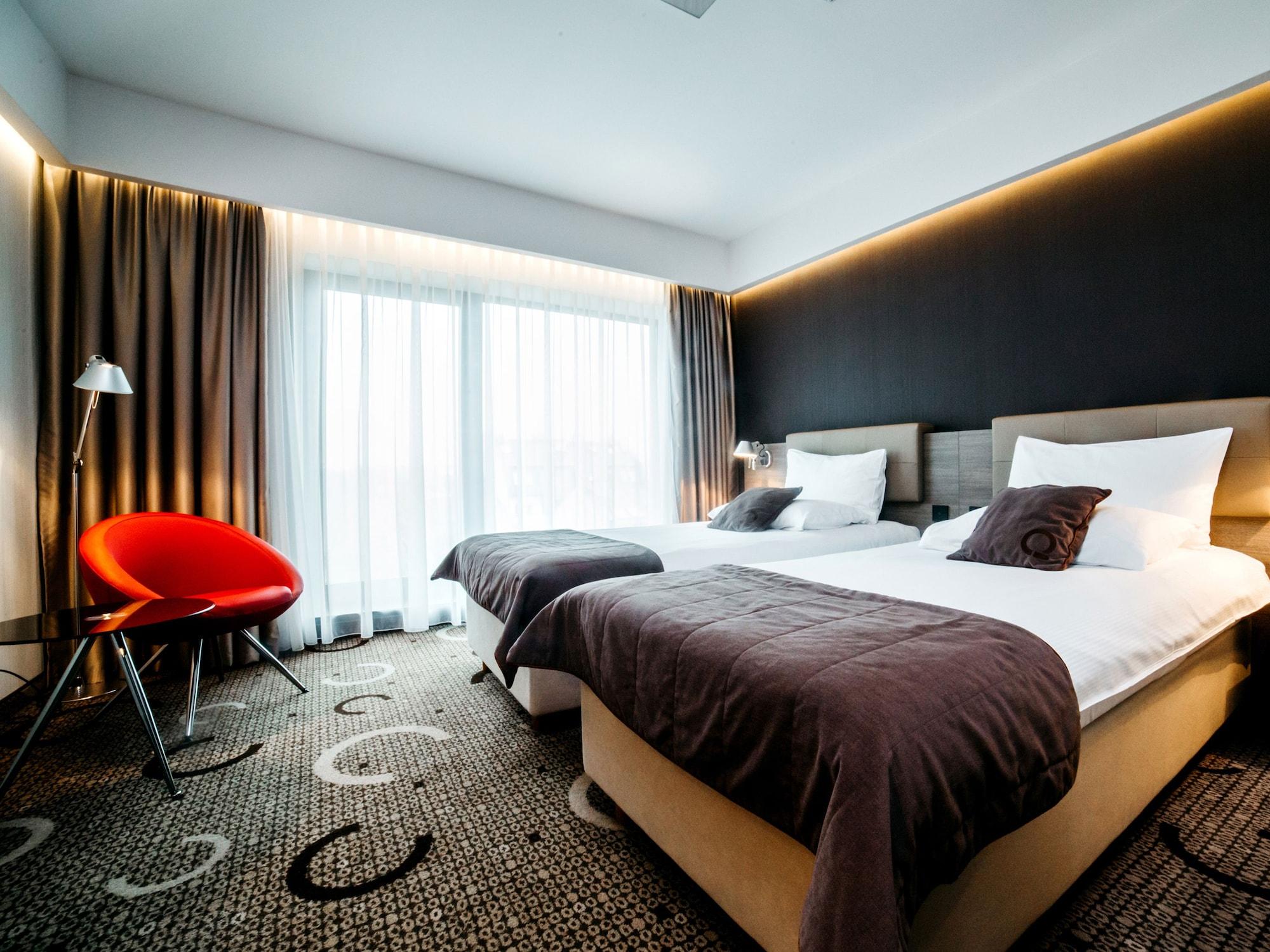 Q Hotel Plus Krakow Bagian luar foto