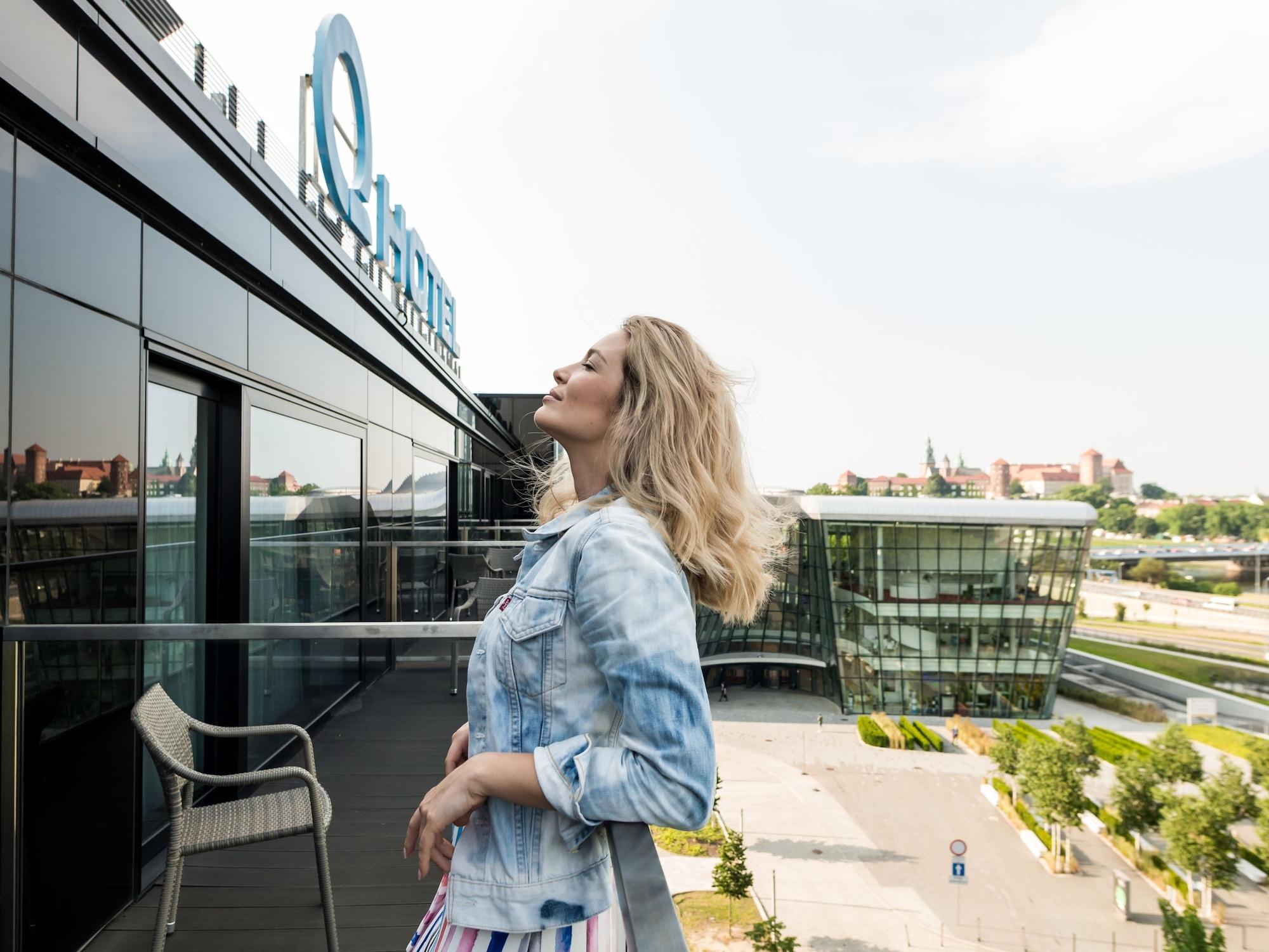 Q Hotel Plus Krakow Bagian luar foto