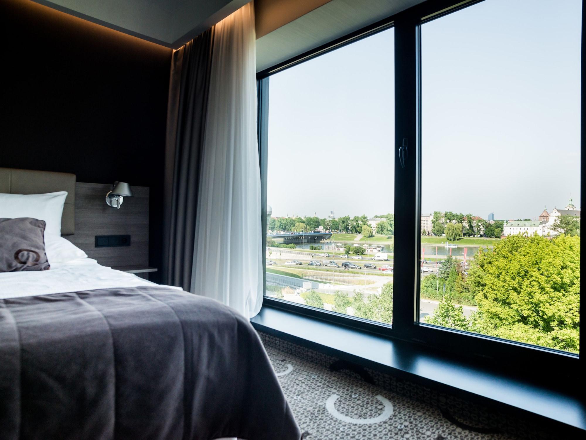 Q Hotel Plus Krakow Bagian luar foto