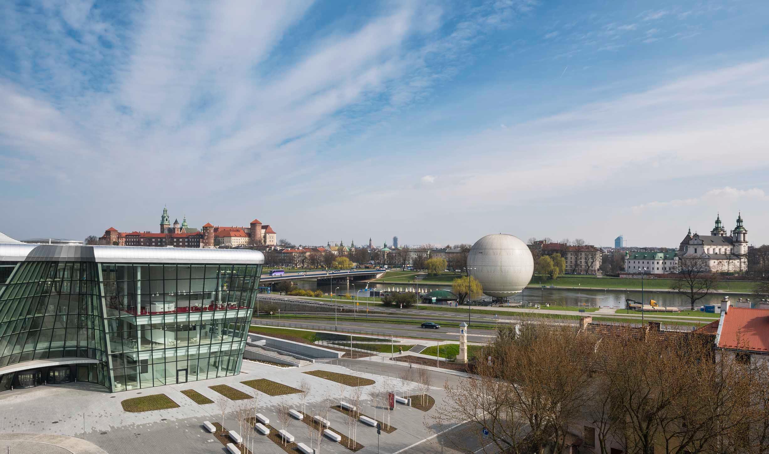 Q Hotel Plus Krakow Bagian luar foto
