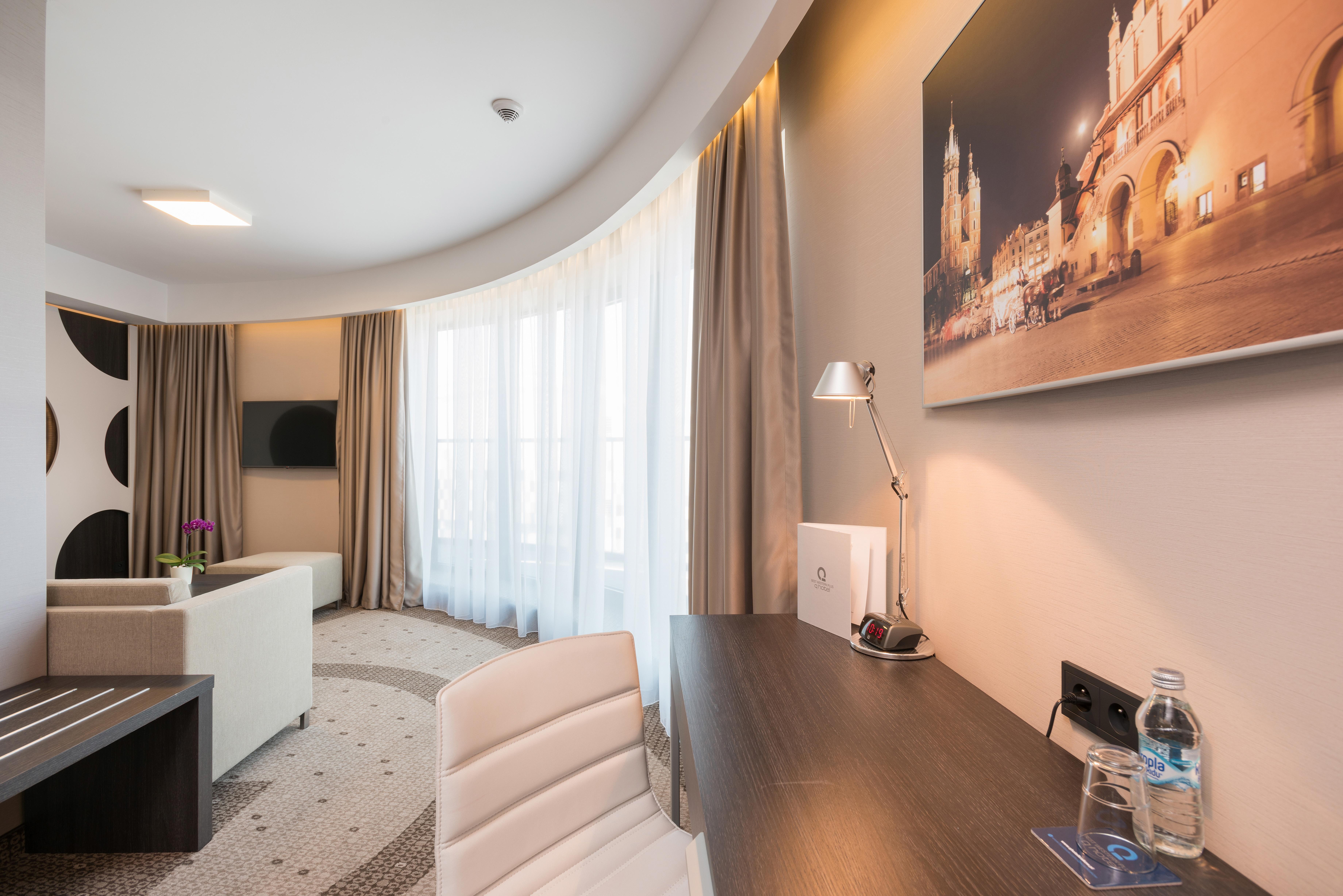 Q Hotel Plus Krakow Bagian luar foto