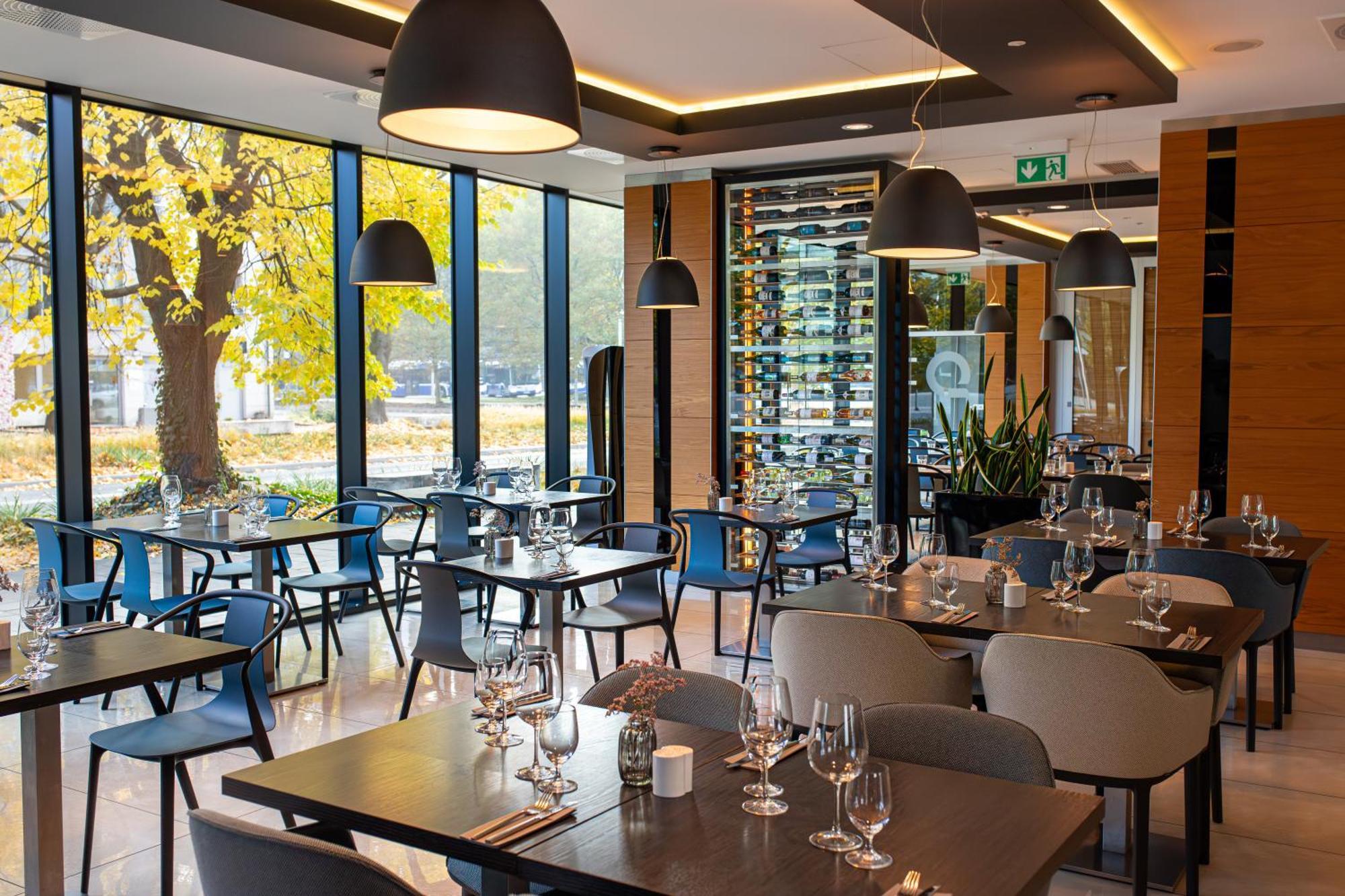 Q Hotel Plus Krakow Bagian luar foto