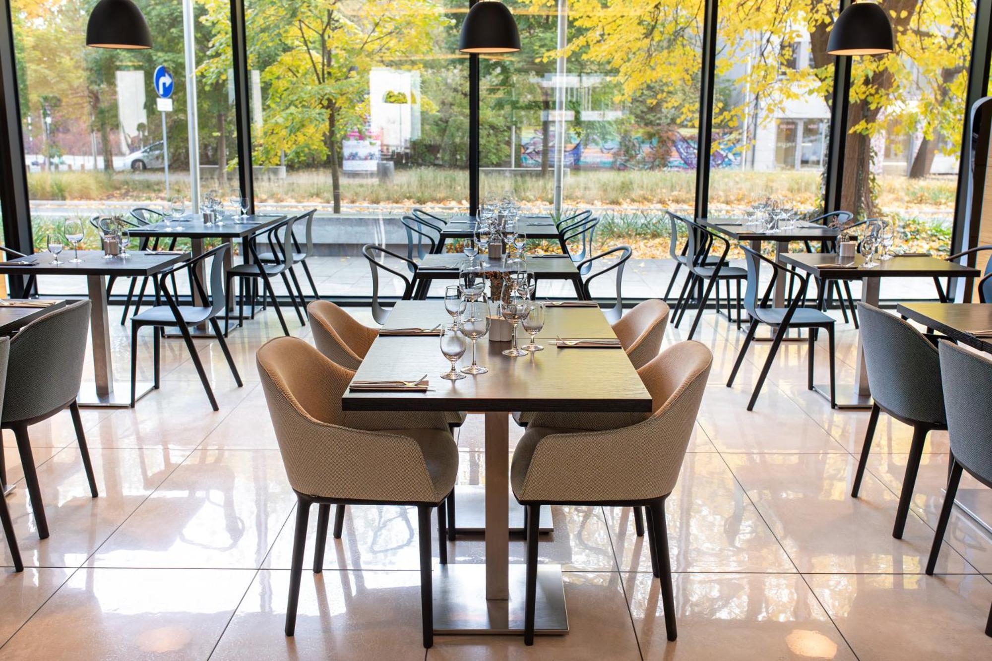Q Hotel Plus Krakow Bagian luar foto