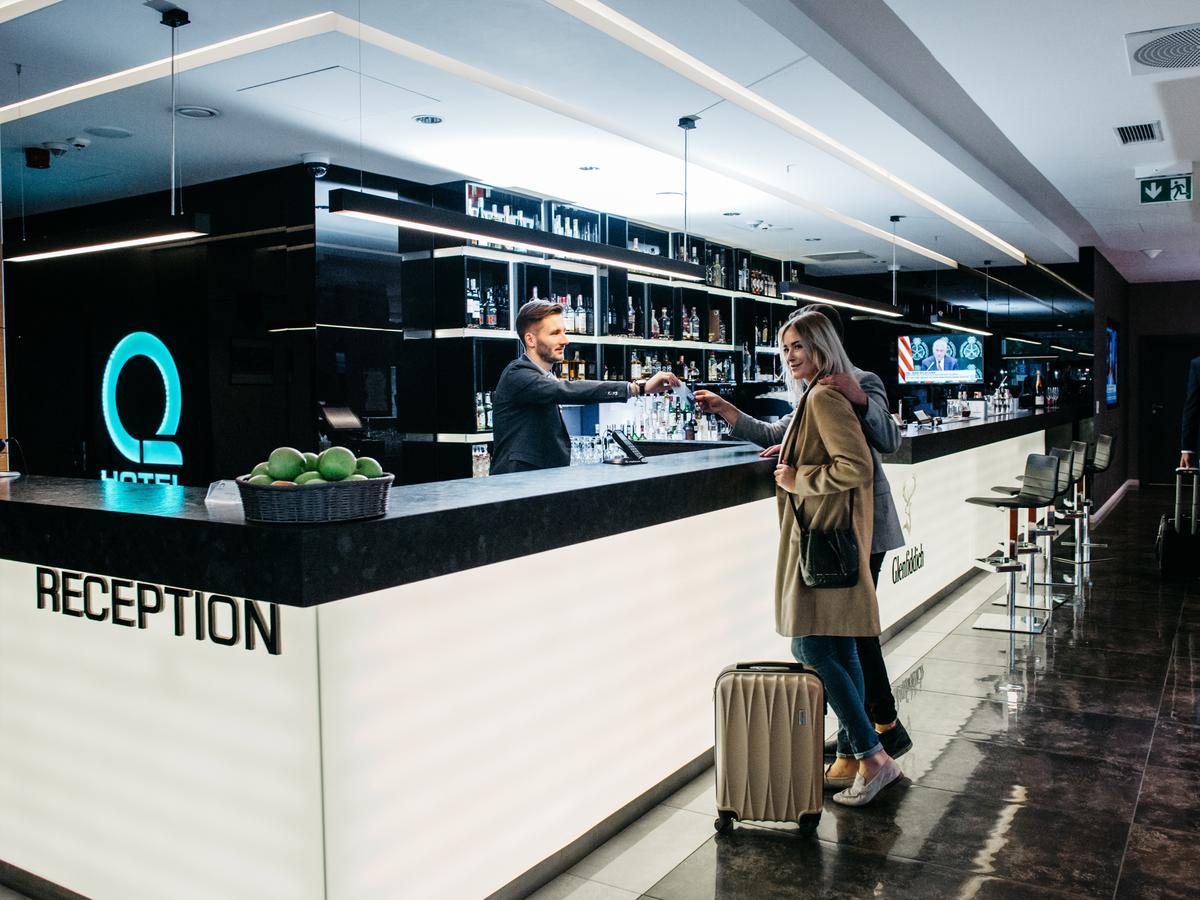 Q Hotel Plus Krakow Bagian luar foto