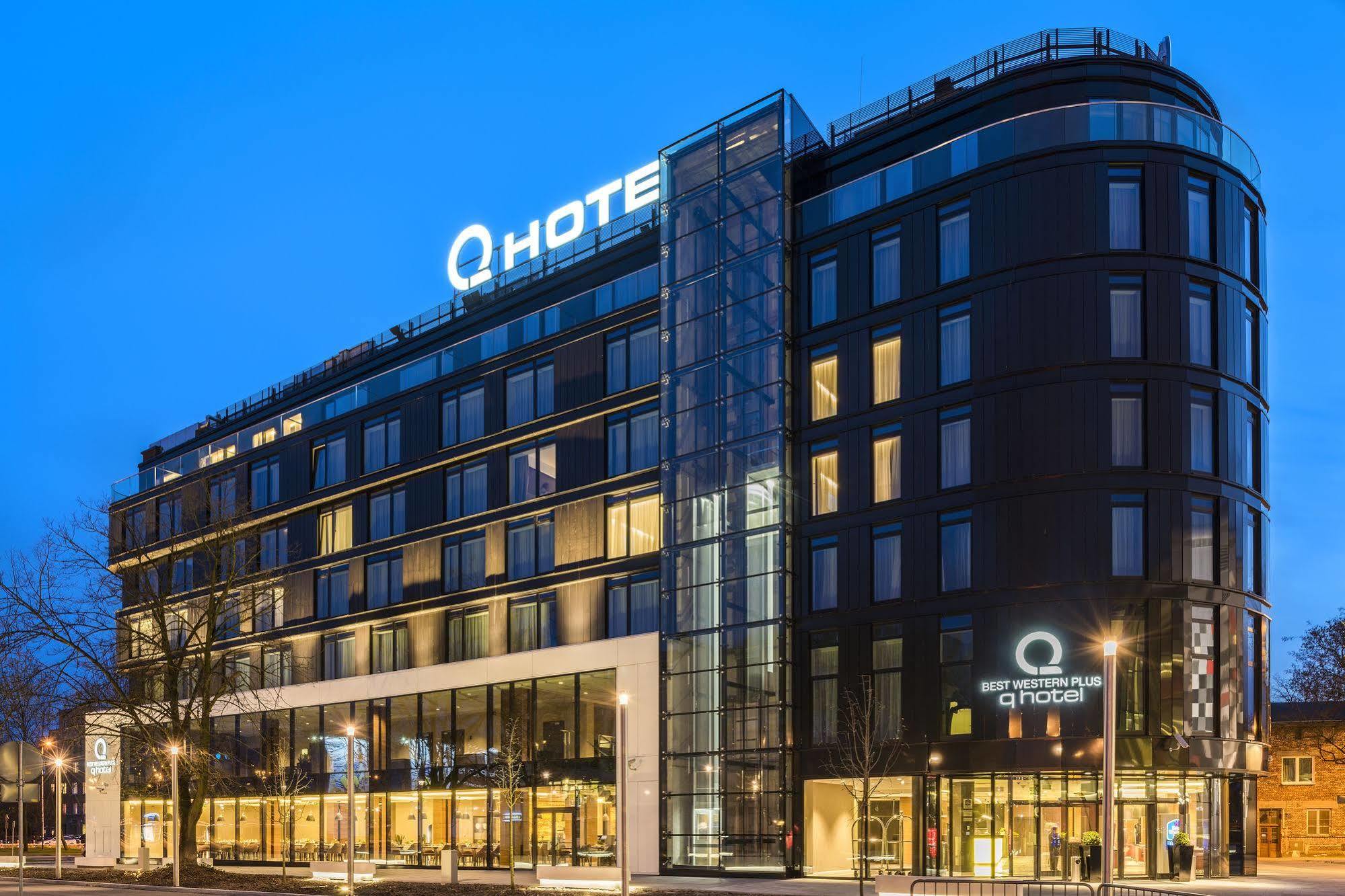 Q Hotel Plus Krakow Bagian luar foto
