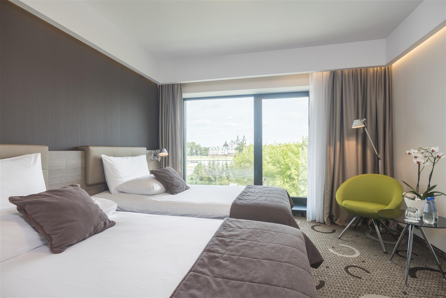 Q Hotel Plus Krakow Bagian luar foto